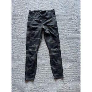 Women's Athleta Camo Contender 7/8 Tight - Green Camo‎ - Small - Poly/Spandex